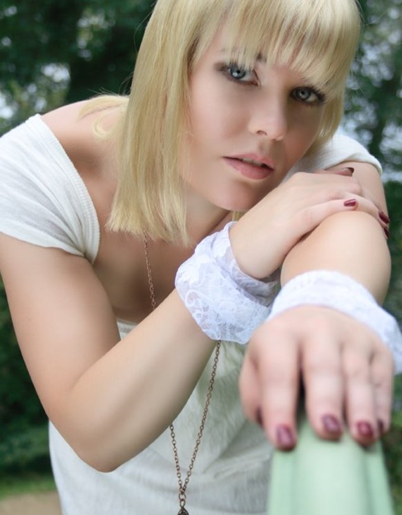 4b72fb4dc9-photos-sheislost3